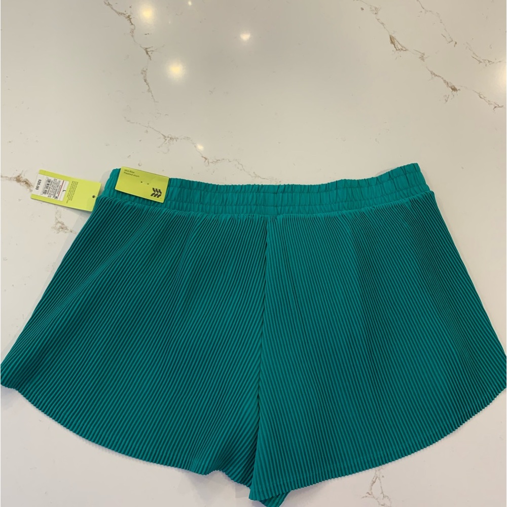 Women's Green Mid-Rise Micro-Pleated Shorts All In Motion Size Large NEW